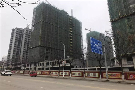 紫藤花园套三130平带车库5楼带阁楼139万